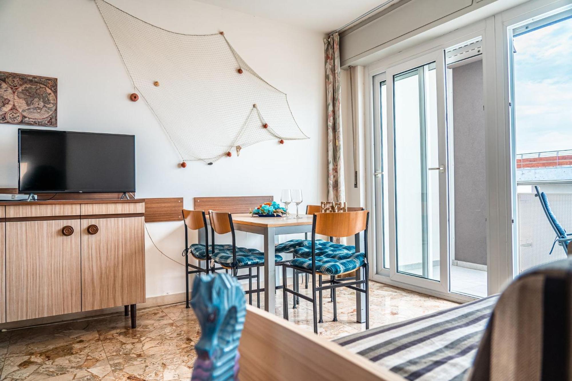 Apartment Seafront In A Modern Building In